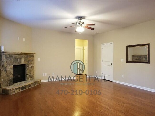 Building Photo - Beautiful 5BR/4BA Home in Just 5 Min from MALL OF GA