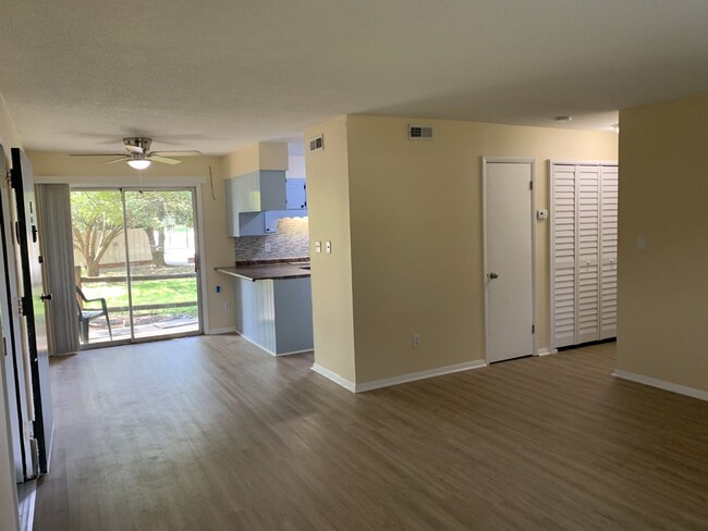 Building Photo - 5800 Falls of Neuse "B", 2-bd, 2-ba condo,...