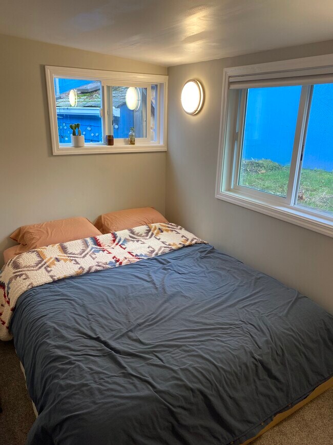 Building Photo - 1129 Pleasant Ave