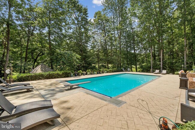 Building Photo - 10709 Shadowglen Trail