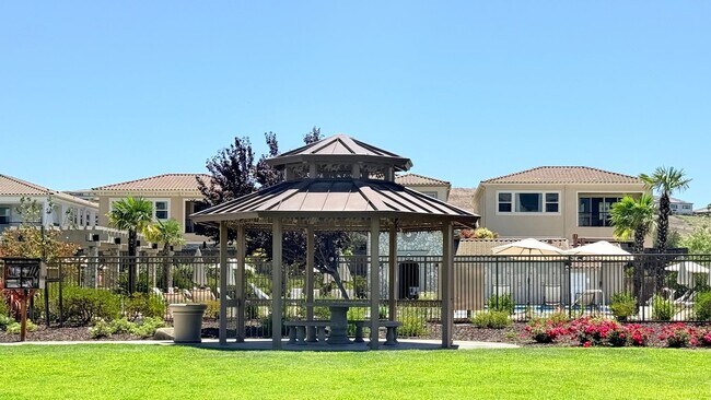 Building Photo - Beautiful 4BD/3BA, Two-Story Townhome in Alamo Creek, Danville- Available NOW!