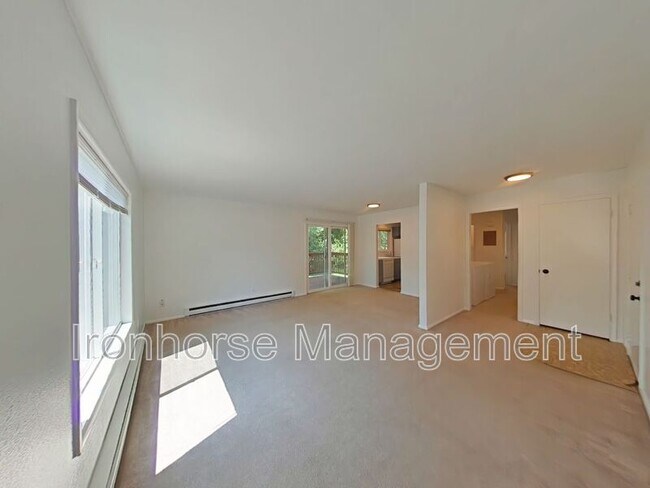 Building Photo - 515 S 15th Ave