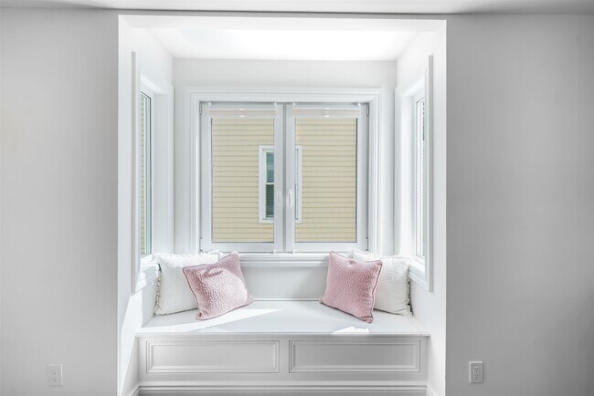 Building Photo - 11 Walnut St