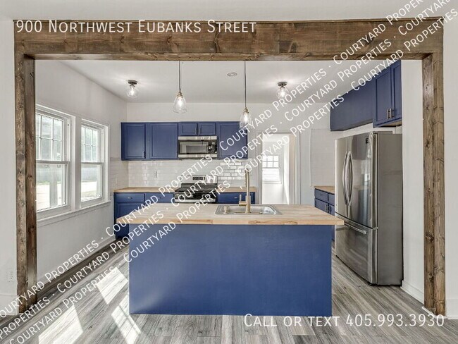 Building Photo - 900 NW Eubanks St