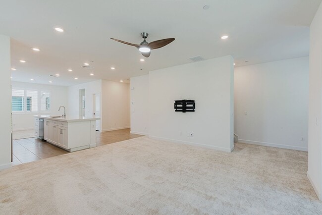 Building Photo - Charming 4 Bedroom 3.5 Bath in Carmel Mountain Ranch