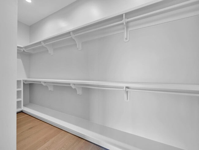 Building Photo - 330 Kelly Plantation Dr