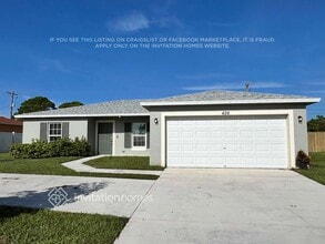 Building Photo - 426 NW Airoso Blvd