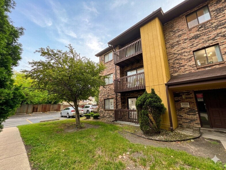 Building Photo - 1259 Cunningham Dr