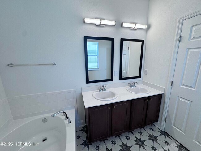 Building Photo - 11156 Spg Mdws Rd