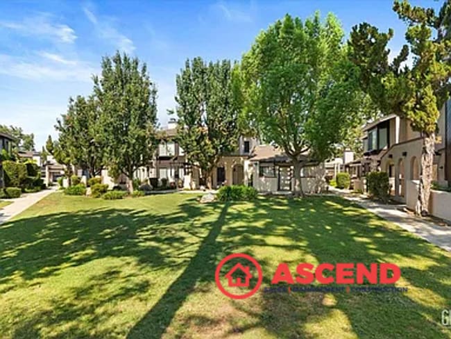 Building Photo - Beautiful 2 Bedroom, 2 Bathroom Home with ...