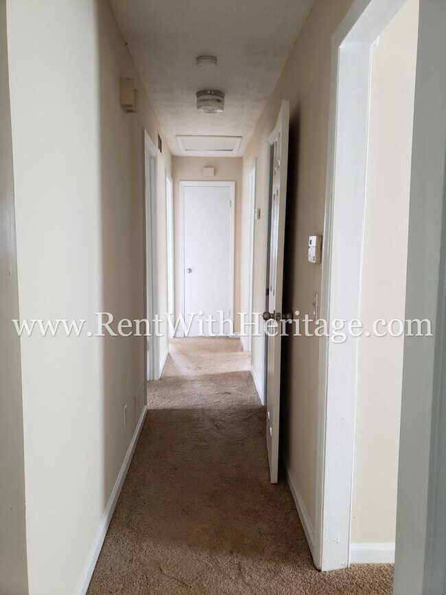 Building Photo - THIS IS A WONDERFUL.....BRICK RANCH STYLE HOME IN A GREAT NEIGHBORHOOD WITH GREAT SCHOOLS AND CLO...