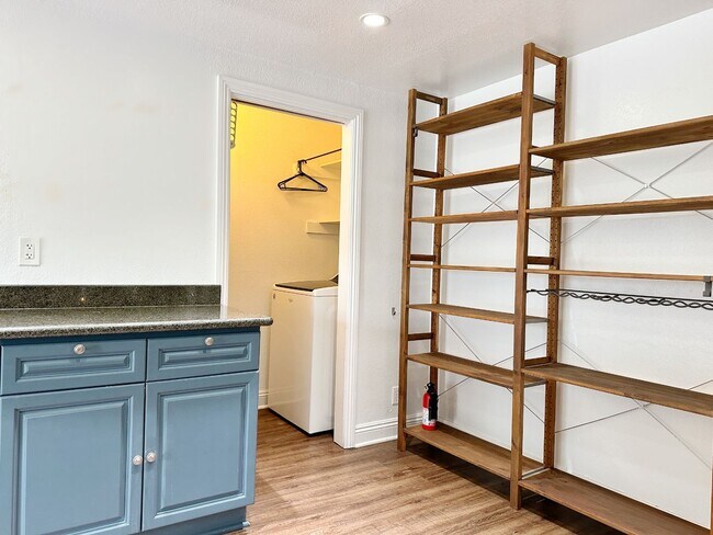 Building Photo - Spacious Single-Level Attached Home w/ Yard