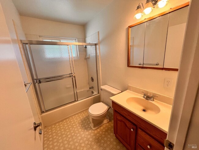 Building Photo - 851 Rolling Green Dr