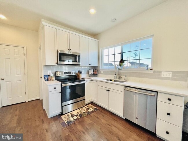 Building Photo - 73 Wellspring Dr