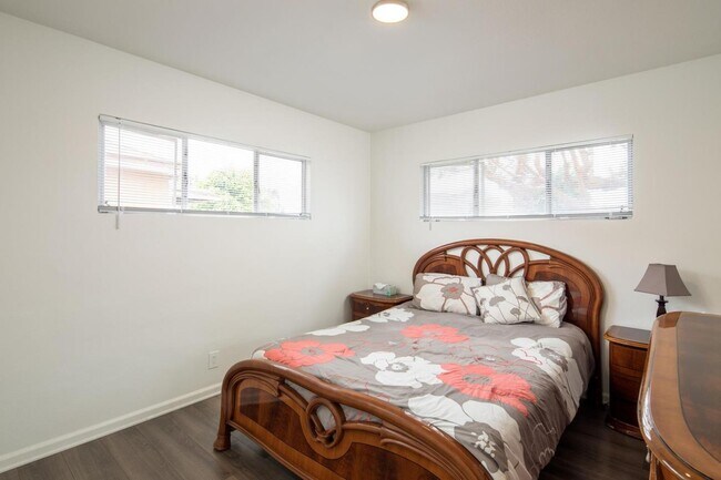 Building Photo - 11856 Beatrice St