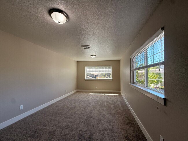 Building Photo - BIGFIR1069-1071