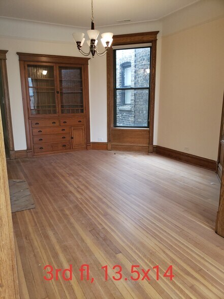 Dining Room - 912 W Newport Ave