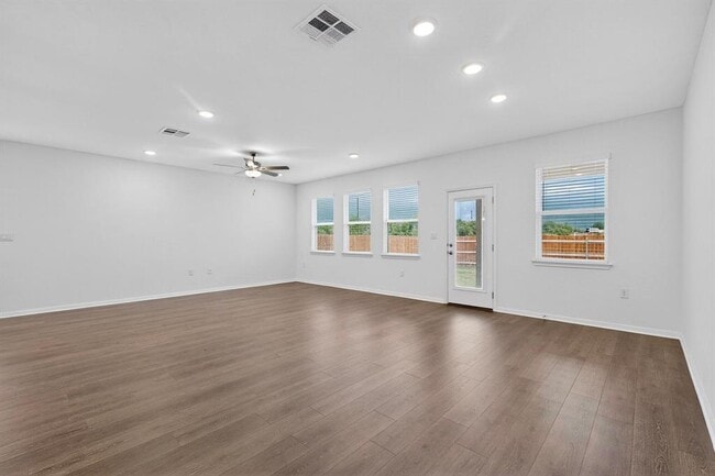 Building Photo - 1204 Purple Martin Dr