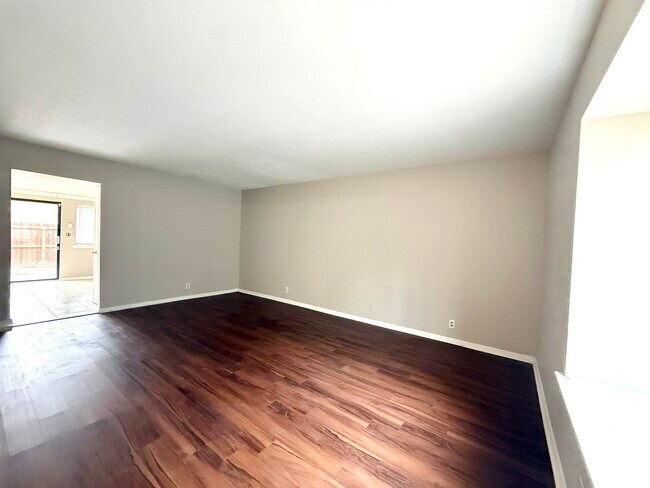 Building Photo - 6567 Poplar Woods Cir S