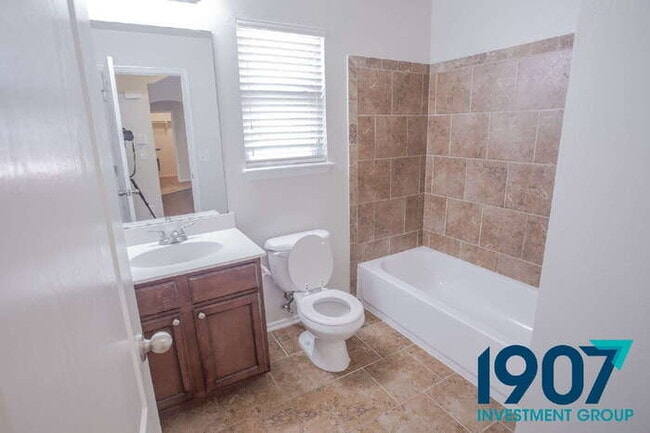 Building Photo - Sacious 4-Bedroom Home with Open Layout!