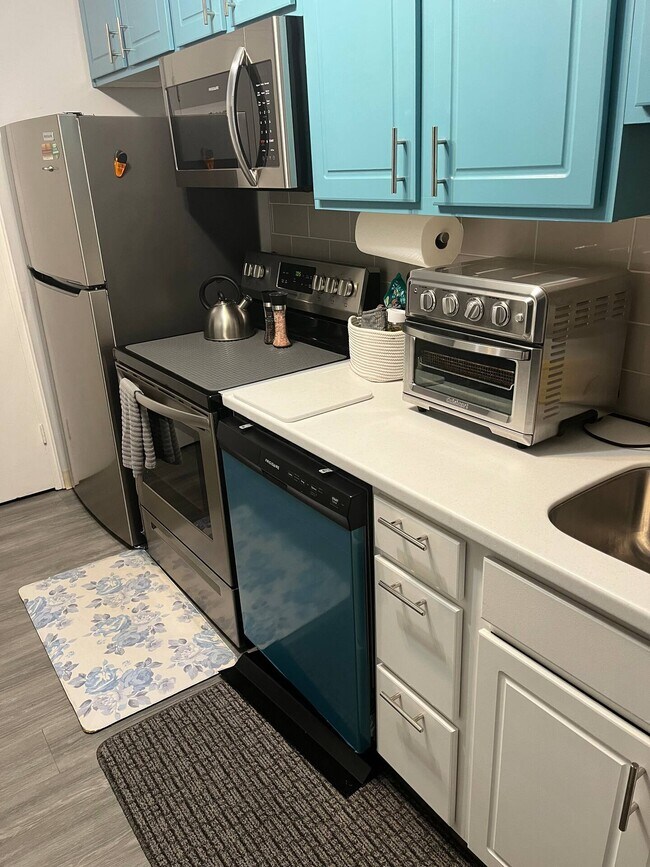 Building Photo - 1750 E Broad St