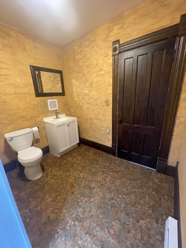 Building Photo - 222 Caroline Ave