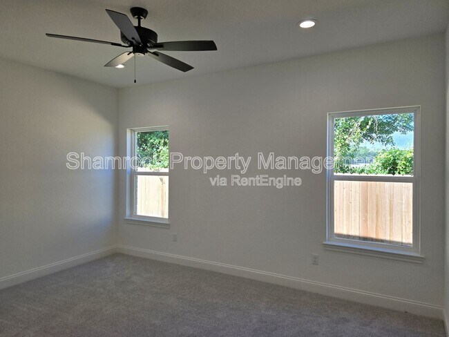 Building Photo - 125 Windmill Wy