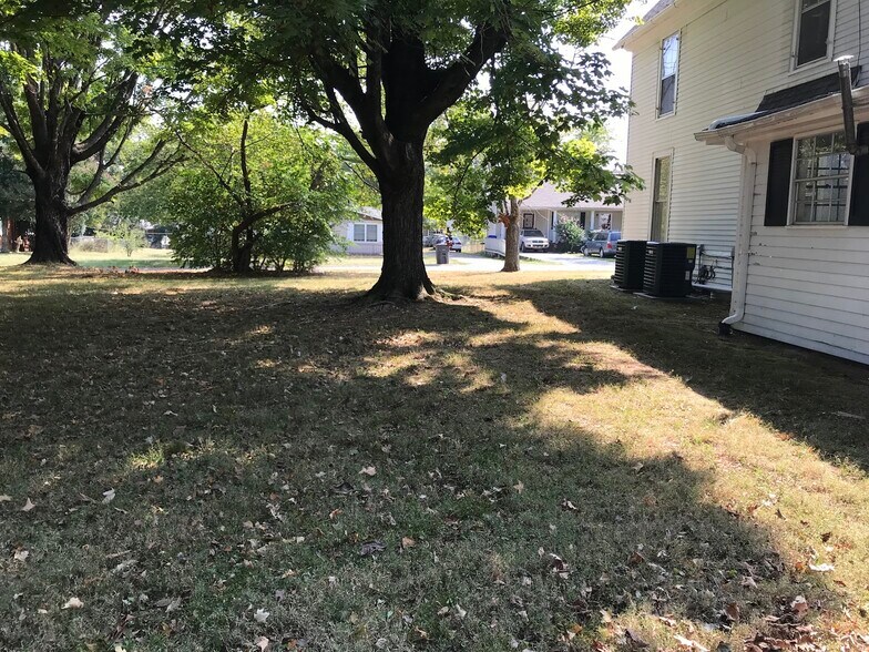 Side of house picture - 526 Monroe St