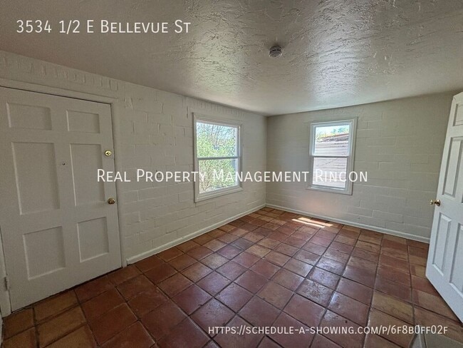 Building Photo - 3534 1/2 E Bellevue St-