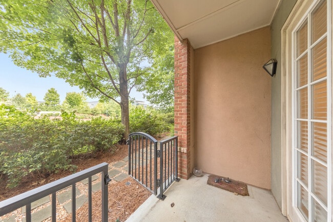 Building Photo - 901 Abernathy Rd NE