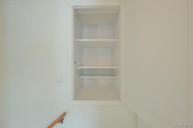 Building Photo - 9249 Whitall Ln