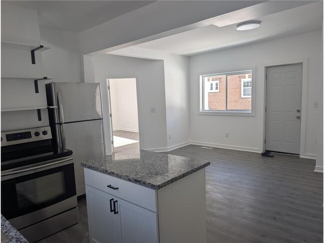 Building Photo - 302 E 48th St