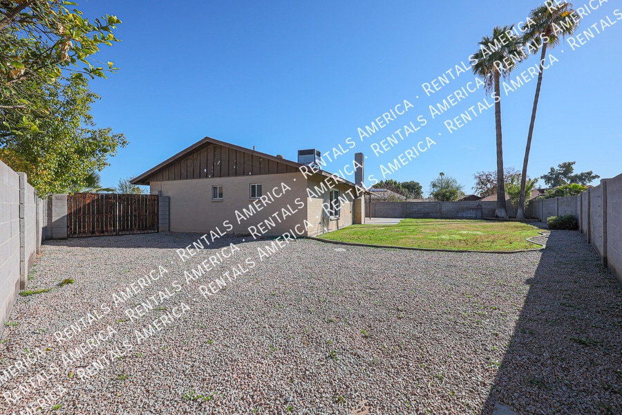Building Photo - 913 W Jerome Cir
