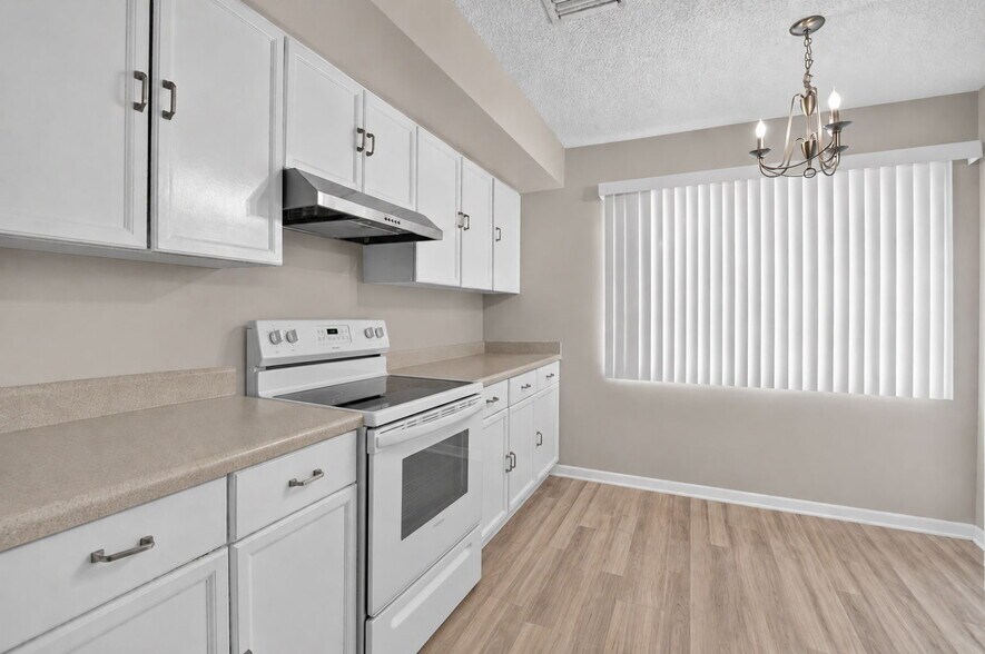 Building Photo - 5314 Sapphire Vly