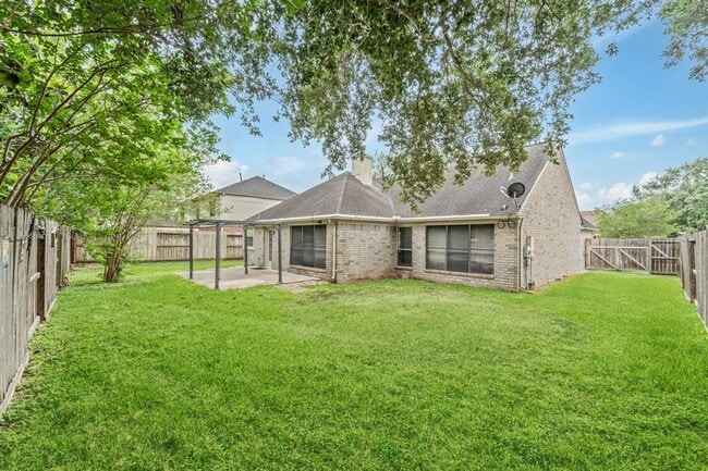 Building Photo - 3909 Greenwood Dr