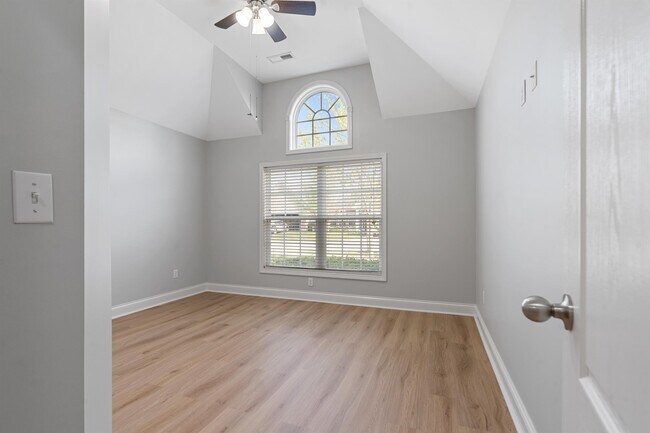 Building Photo - 657 Cielo Vista Rd