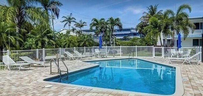 Building Photo - 3201 SE 12th St