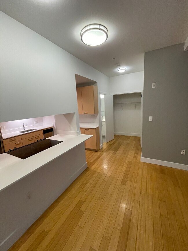 Building Photo - 1081 Boylston St