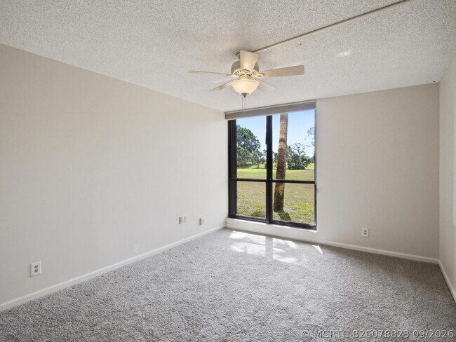 Building Photo - 5390 Woodland Lakes Dr