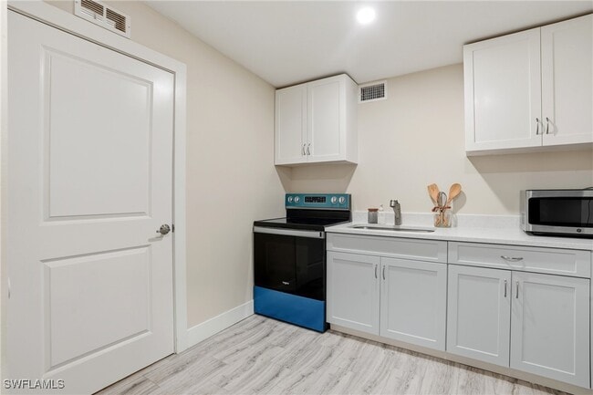 Building Photo - 6070 Lancewood Way