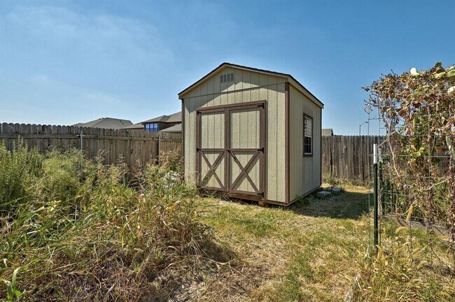 Building Photo - 7904 Gato Ln
