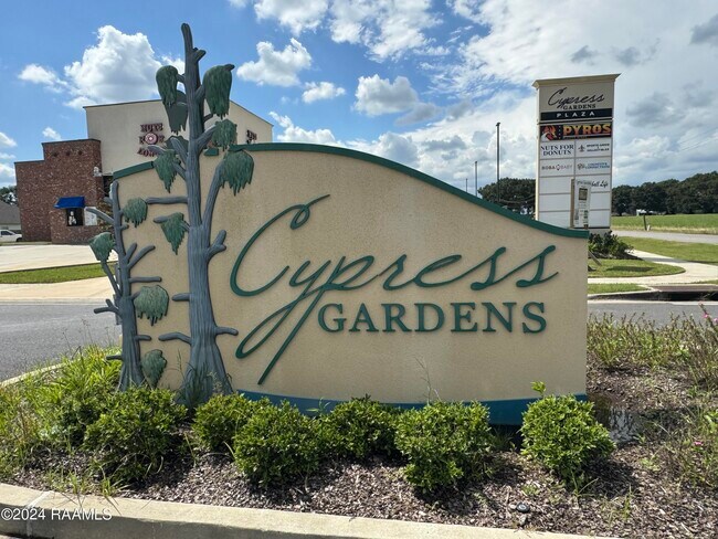 Building Photo - 216 Golden Cypress Dr