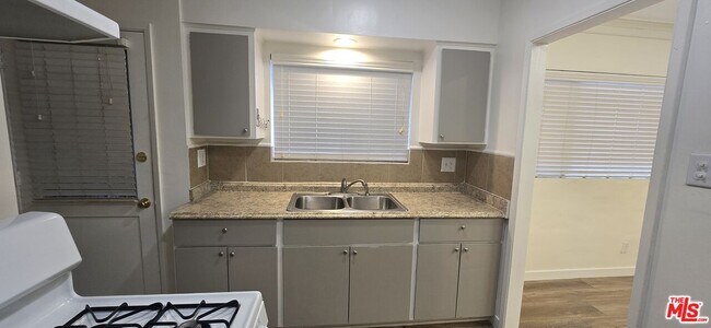 Building Photo - 4828 3rd Ave