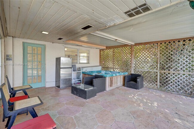 Building Photo - 5551 SW 57th St