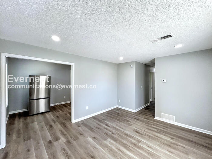 Building Photo - 5014 Shubert Cove