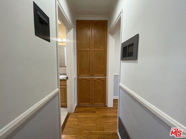 Building Photo - 1126 N Formosa Ave