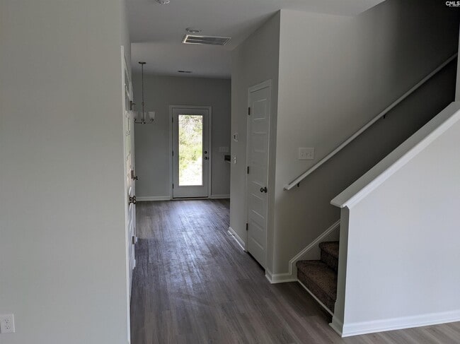 Building Photo - 200 Bluewing Dr