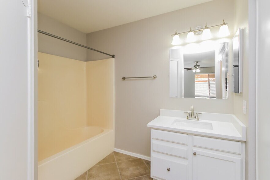 Building Photo - 5743 E Flossmoor Cir