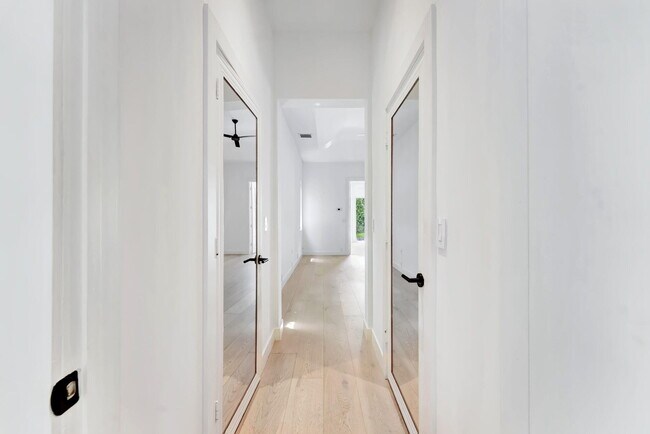 Building Photo - 1026 Seasage Dr