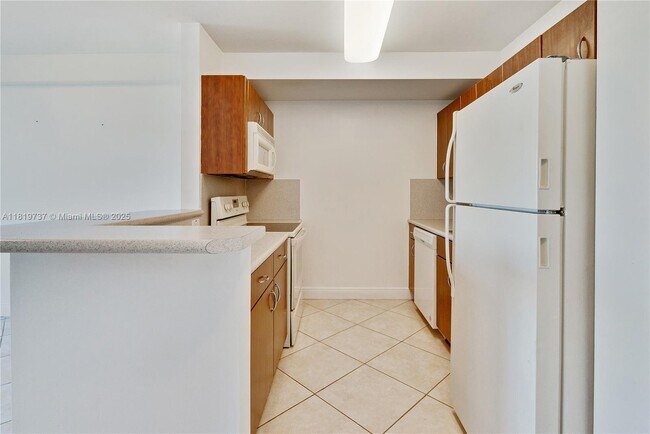 Building Photo - 2550 SW 27th Ave